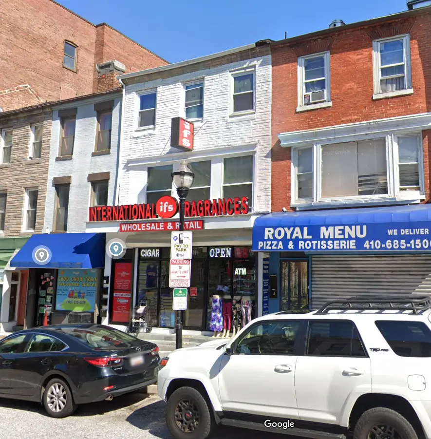 mixed use property retail and 4 units apartment
